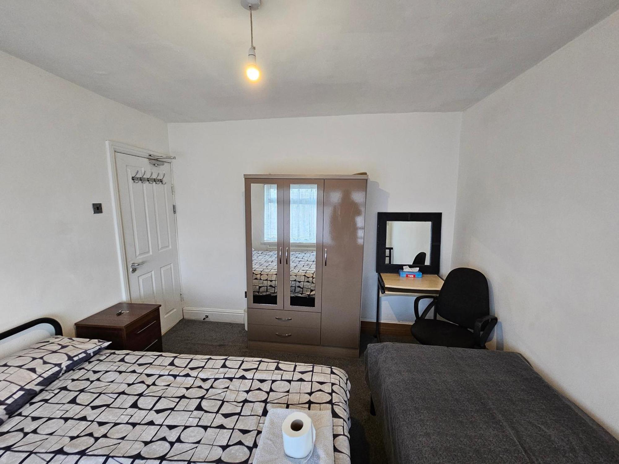 Monyhull Homestay - Near City Centre Kingsheath Nia Nec Bhx Birmingham Exterior photo